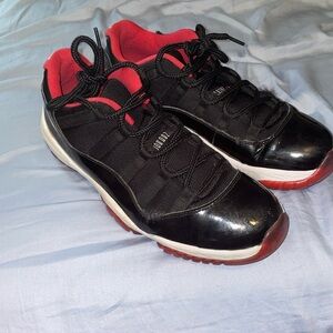 Jordan 11 low size 10.5 BREDS